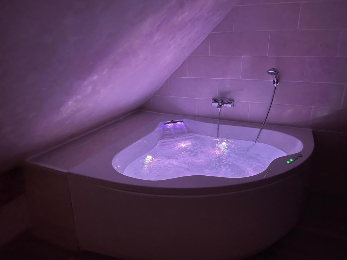 Le Nid d'Amour 2pers / wifi / sauna Houssen Extérieur photo